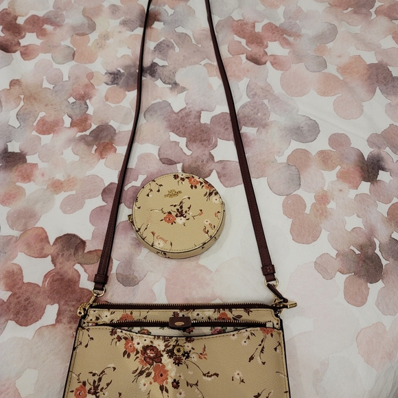 Noa Pop-up messenger in floral print /coin wallet - Picture 8 of 8